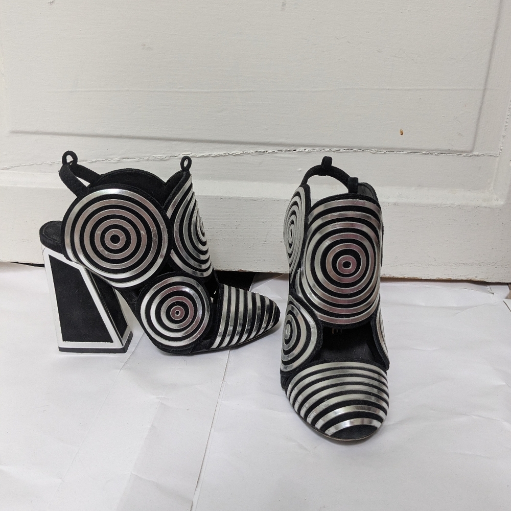 Kat Maconie Frida Black Leather Silver Circle Spiral Heels Shoes Women Size 5.5